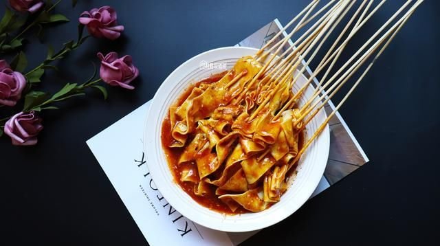 小时候学校门口卖的涮豆皮怎么做的
