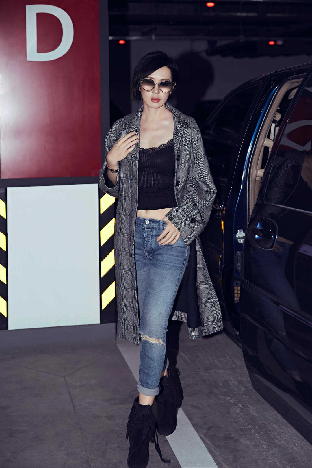 原创余男真霸气穿迷彩外套配牛仔裤增添自己身上的帅气魅力美腻了