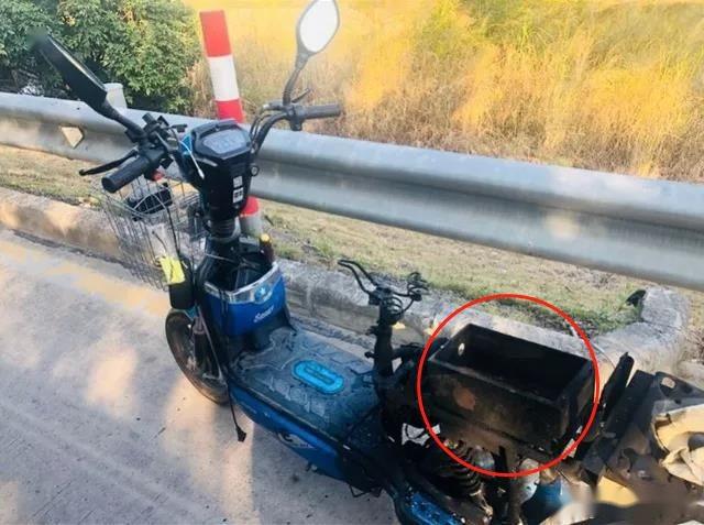 骑行中的电动车起火爆炸,只因后座加了它!_电池
