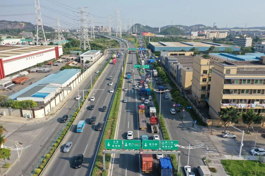 环莞快速厚街段这个路口将抓拍"开车打电话"!