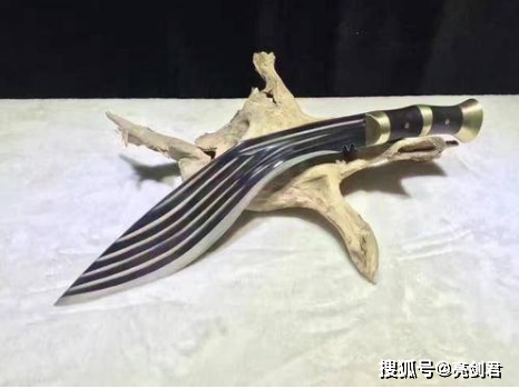 即便是我国古代士兵常用的长枪长矛它们的存在也没有让士兵失去敏捷性