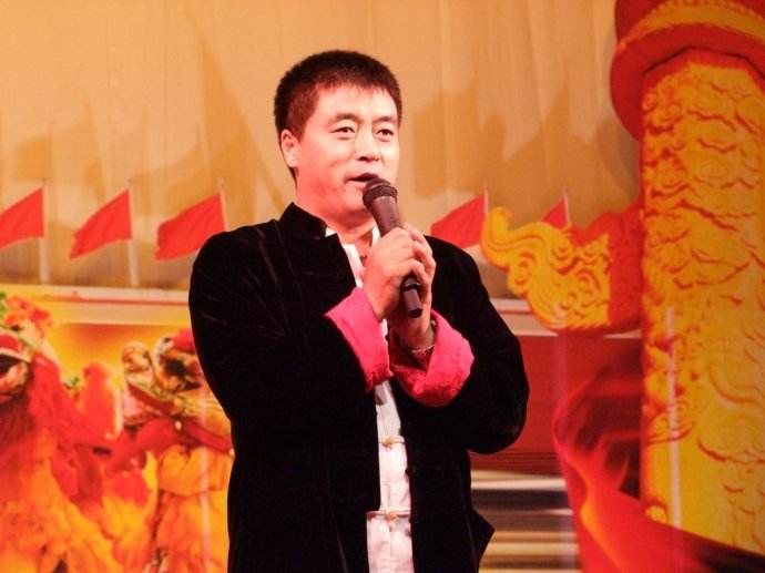 原创他是东北二人转之王曾拒绝赵本山收徒邀请今48岁却街头卖唱