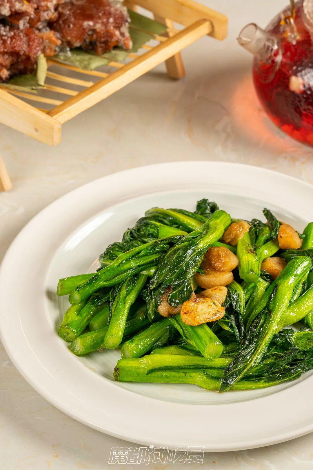 销魂猪油渣炒菜心,下饭菜的首选!口感一定会让你惊喜.