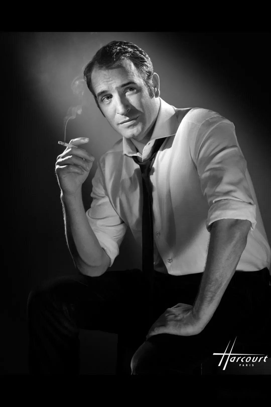 年轻时的他:让·杜雅尔丹是一名法国男演员和喜剧演员.