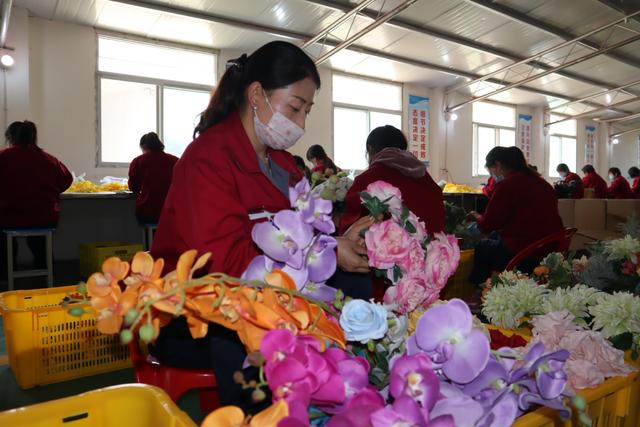 邳州两地合作共建的西北五省首家高仿真花生产线,订单式代加工大型