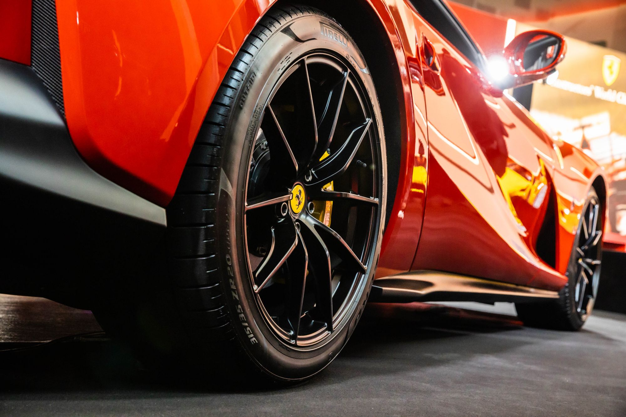 睽违50年王者回归!法拉利ferrariv12引擎,3秒从0加速到100公里/时