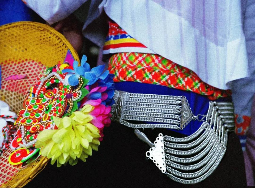 风情泉州|了解一下惠女腰间的银腰链_惠安