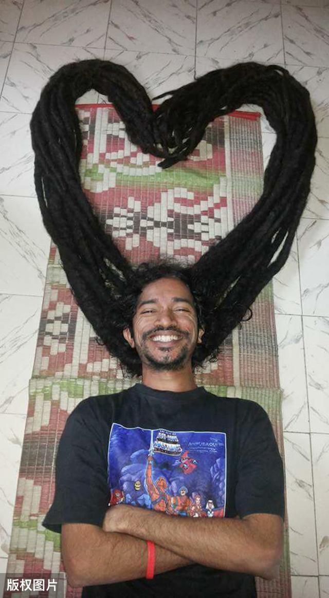 印度小哥15年不理发!养成1.8米长脏辫,网友评论活久见
