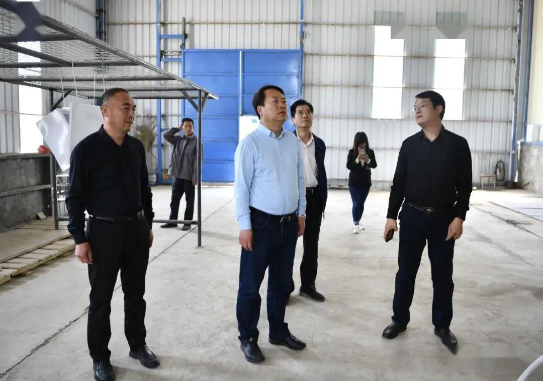 4月28日,盐湖区委,区政府邀请中国楹联学会副会长刘太品等参加评审,区