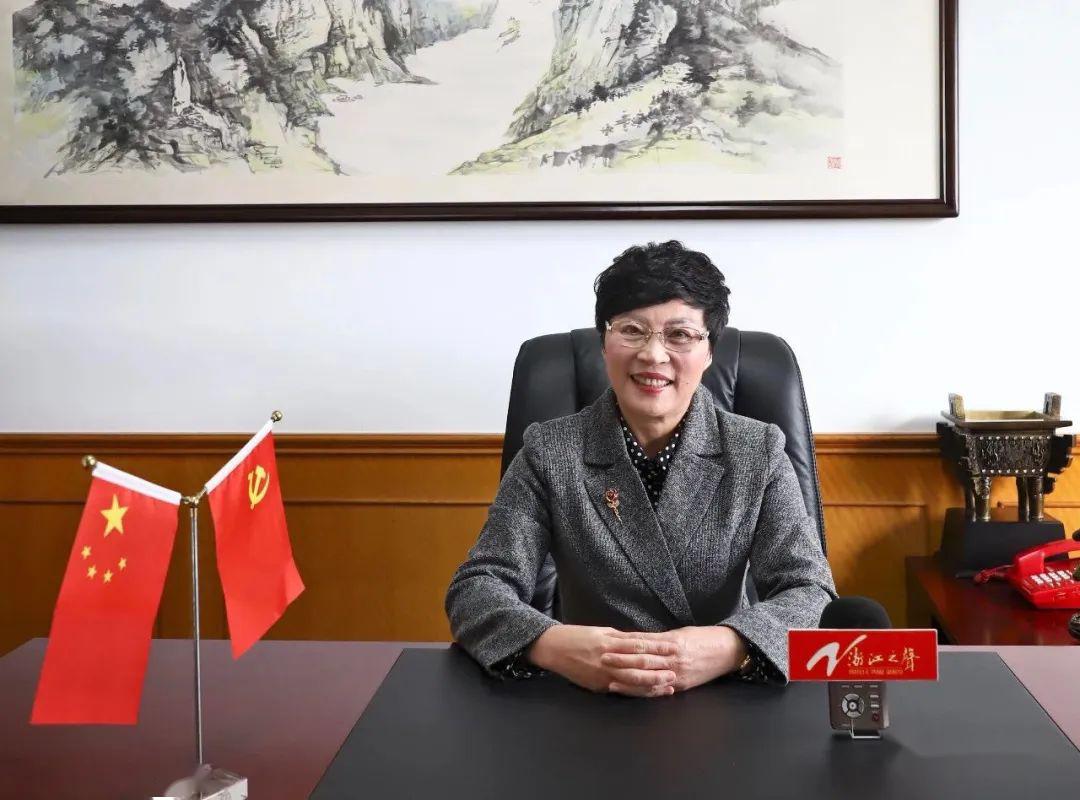 刚刚陈玲玲同志当选金华市人大常委会主任