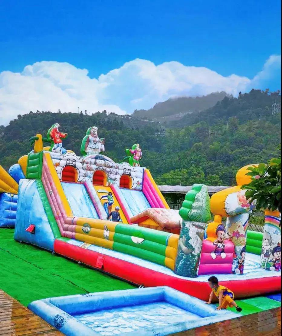 从铁索道出发,攀过七彩峰,从飞云网荡过去,再过了风波林,最后到达得胜