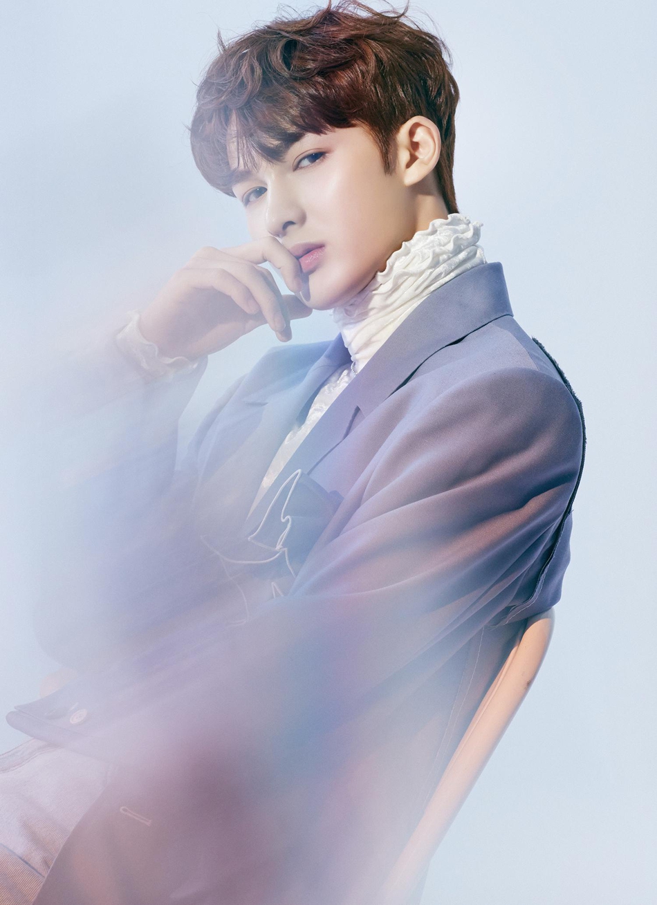 朱正廷单曲写真片香芋紫色西装复古典雅