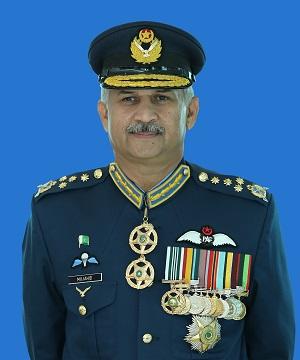 在担任巴基斯坦空军最高职务之前,穆贾希德·安瓦尔·汗还担任过