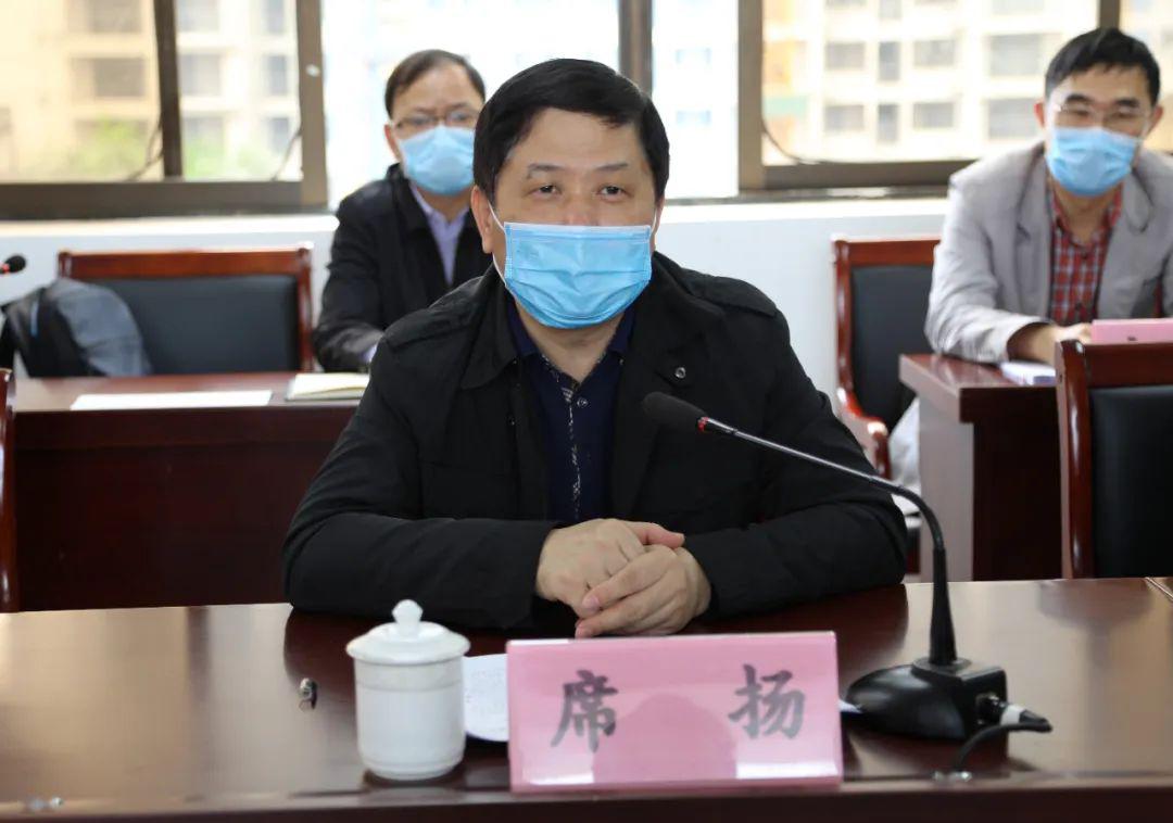 自治区大数据发展局党组书记,局长席扬在桂平市开展脱贫攻坚调研