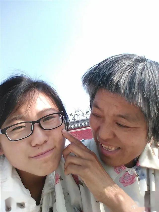 拮据的生活成了求学路上的一道坎,在李振华老师和众多好心人的资助下