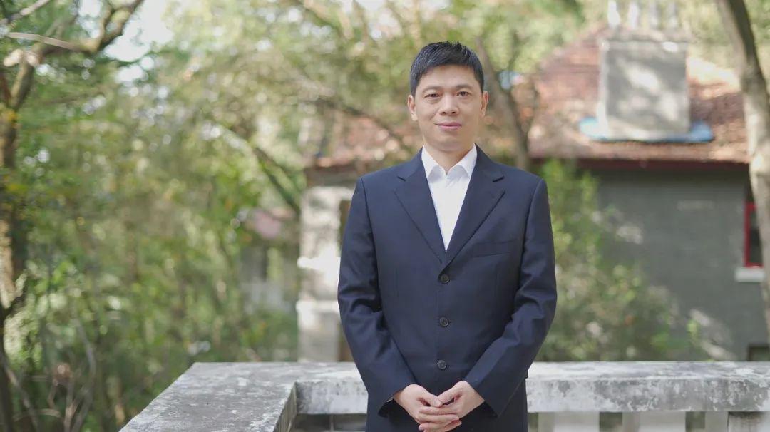 《文化产业理论专题》课堂的研究生陈同学,对陈波老师评价的关键词是