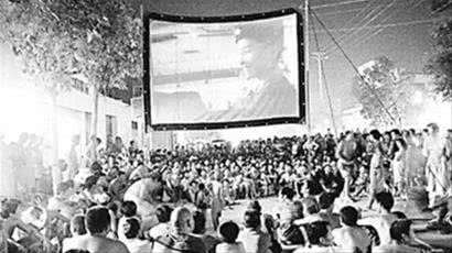 90年代的乡村电影,人山人海,还记得那个时候的故事吗_发电机