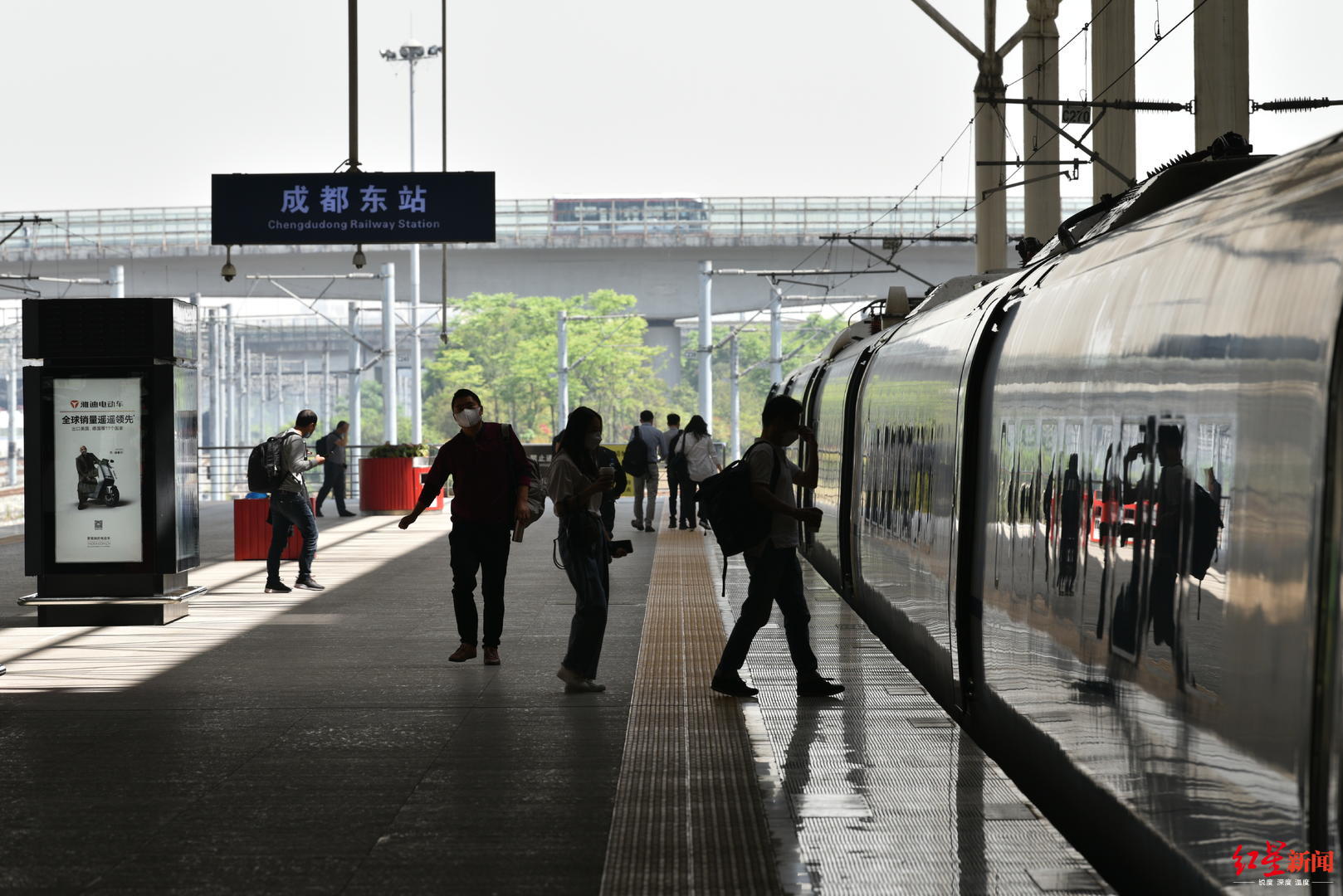 出行选择,成都局集团公司加开了成都至绵阳,营山,达州,攀枝花至绵阳