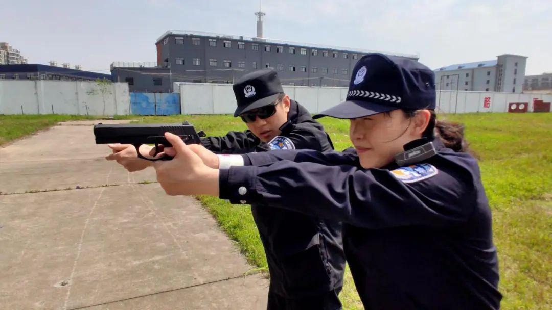 实战大练兵讲理论练本领笃践行上海公安黄浦特警开展春训大练兵
