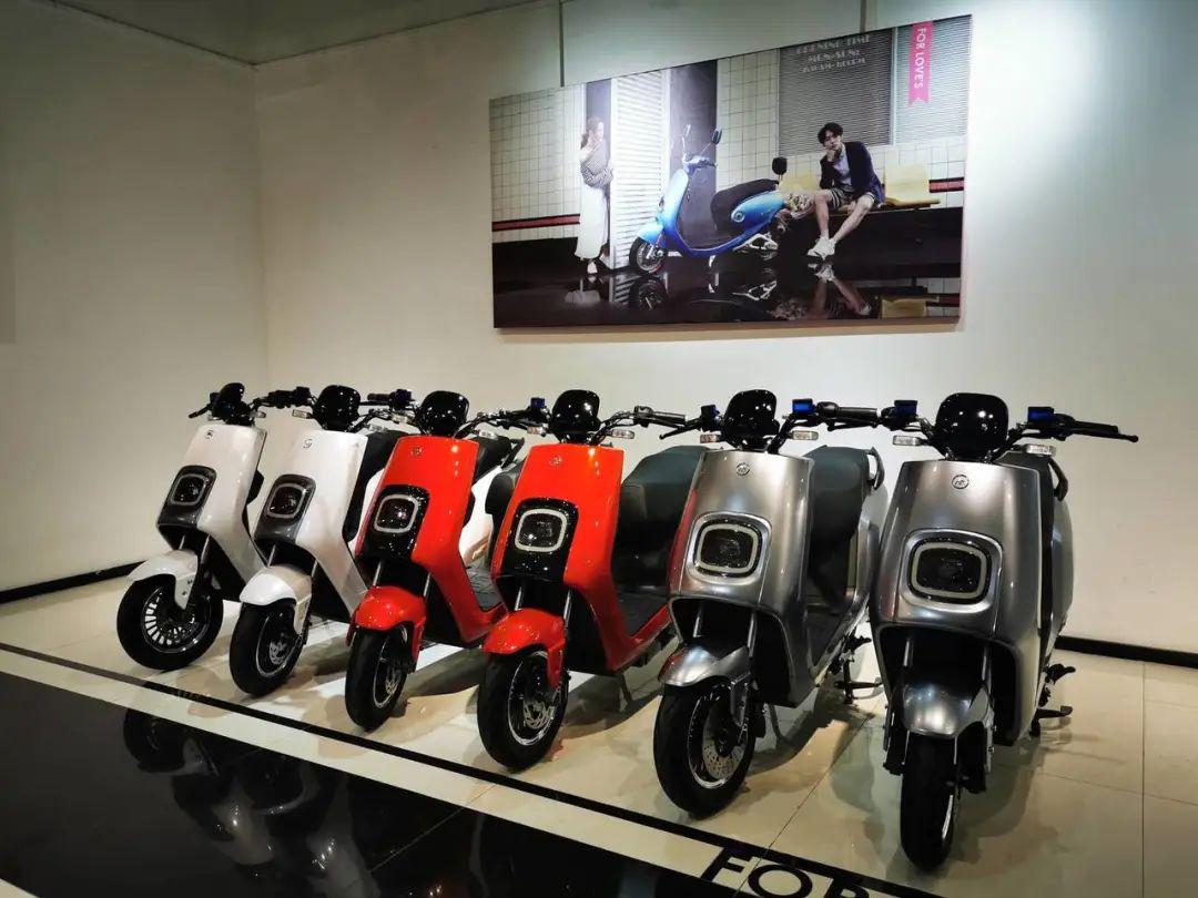 爱玛 n500爱玛 玛卡龙活动地址: 涂寨镇建设银行对面,爱玛电动车专卖