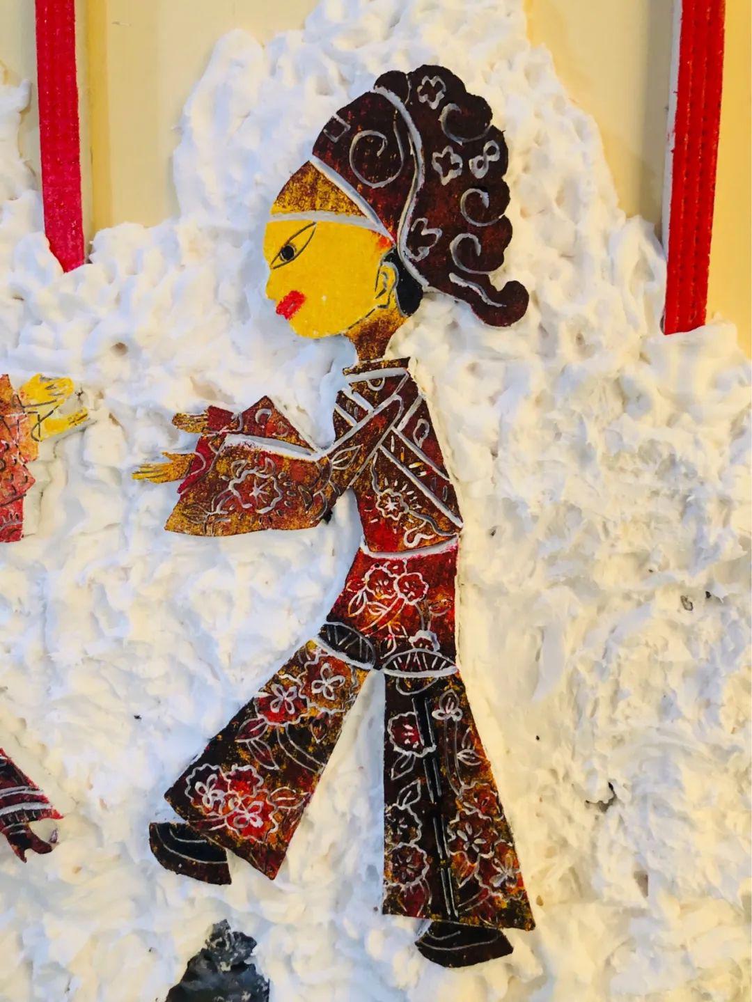 听听孩子们讲述的故事,静心欣赏光影交错的幼儿皮影戏世界……根据