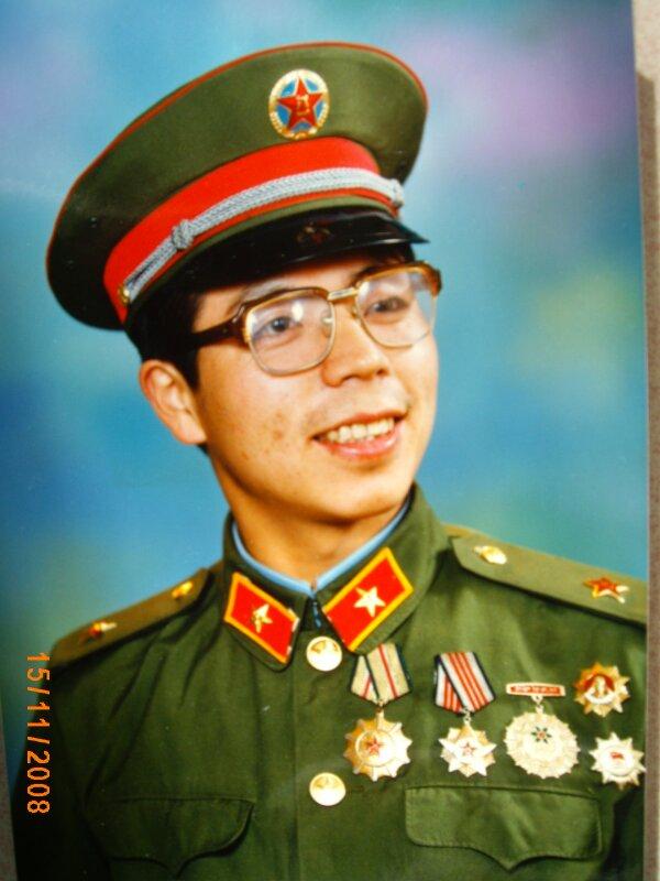 奔赴老山战场,小女孩塞鸡蛋给钟惠玲:姐姐,你怕死吗?