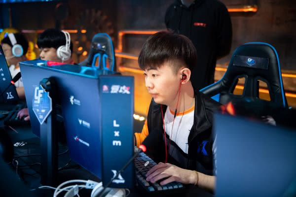 乍见之欢,小别思念,ag苦苦相候,守得小莫归来_刘小莫