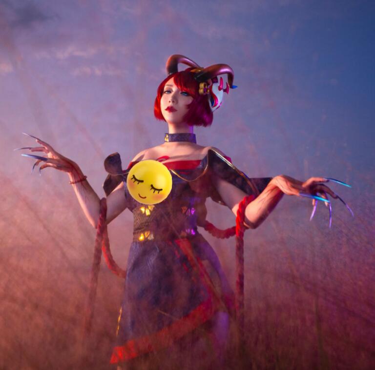英雄联盟恶魔伊芙琳腥红之月超还原cos红发雪肤太迷人