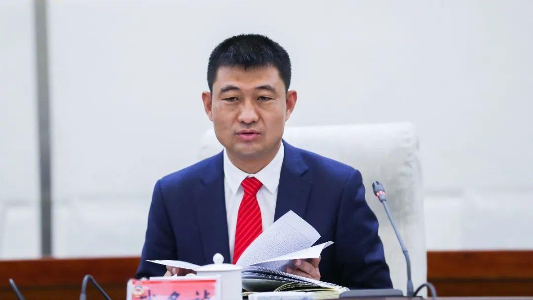 委员代表讨论王廷洪参加市政协七届五次会议委员代表讨论