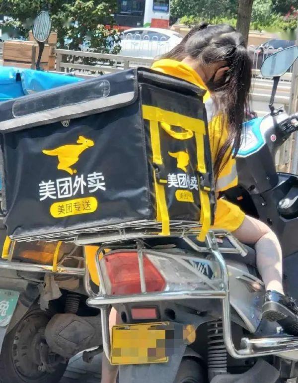 外卖竞争激烈要女装才能上岗67搞笑图片