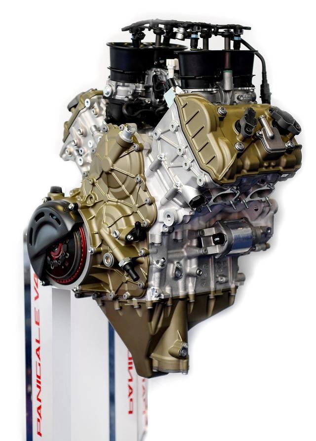 下面的图片,配备了干式离合器的杜卡迪 desmosedici stradale 发动机