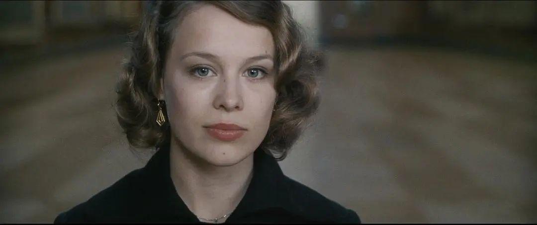 传说她会溺死渣男,然后回到水里_温蒂妮