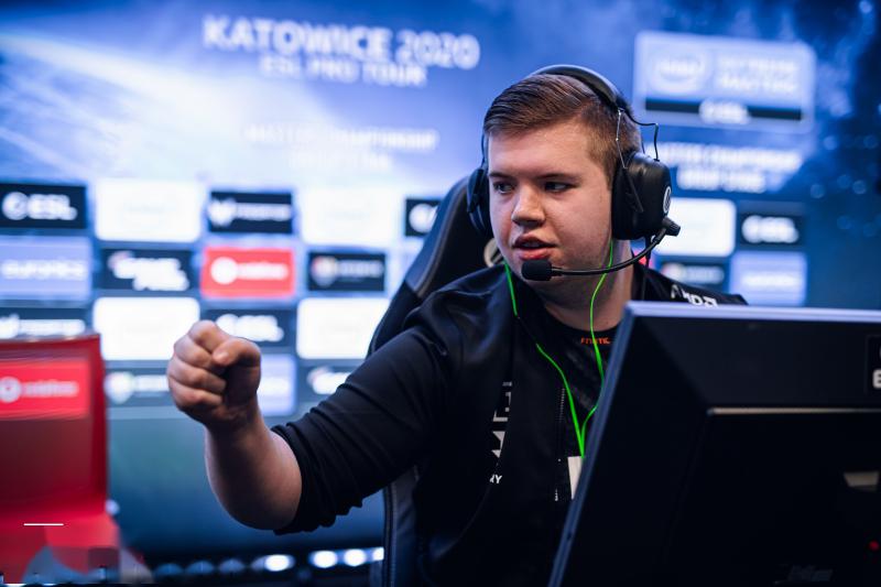 fnatic战队2-1战胜了黑马战队heretics,终结了对手的连胜纪录