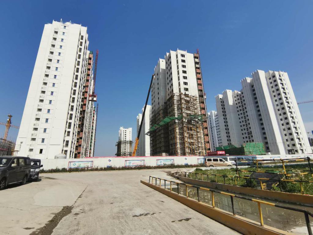 为加快松江南部大居配套建设进度,确保年内完成市属保障房项目交付的