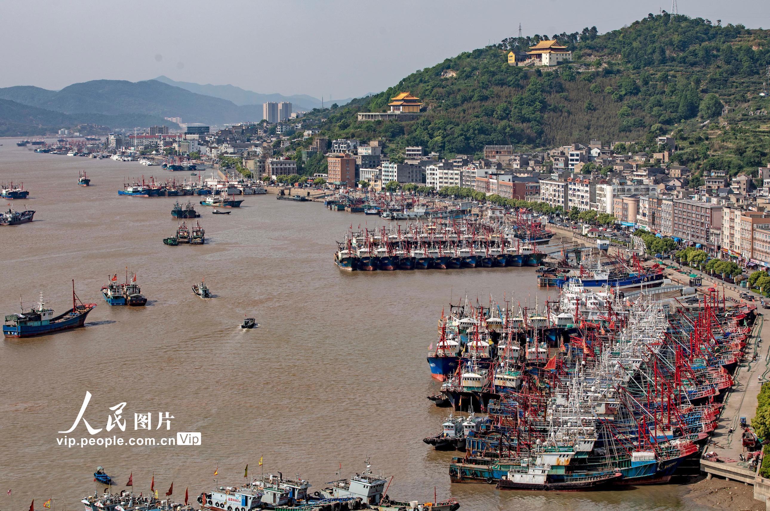 浙江寧波:休漁在即 象山石浦漁港千艘漁船回港