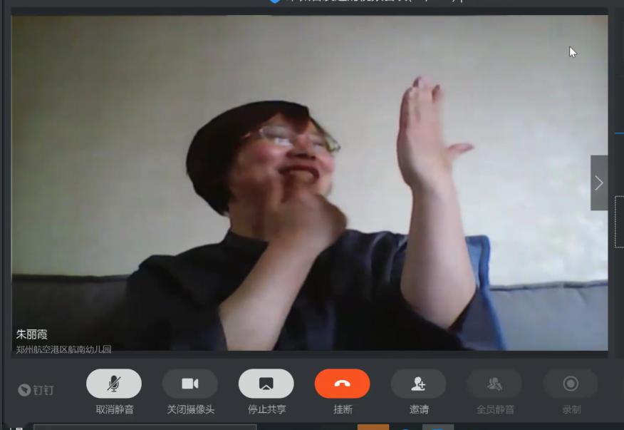 02趣味十足欢乐k歌在50,60,70,80,90,00年代的曲库中,老师们进行了猜