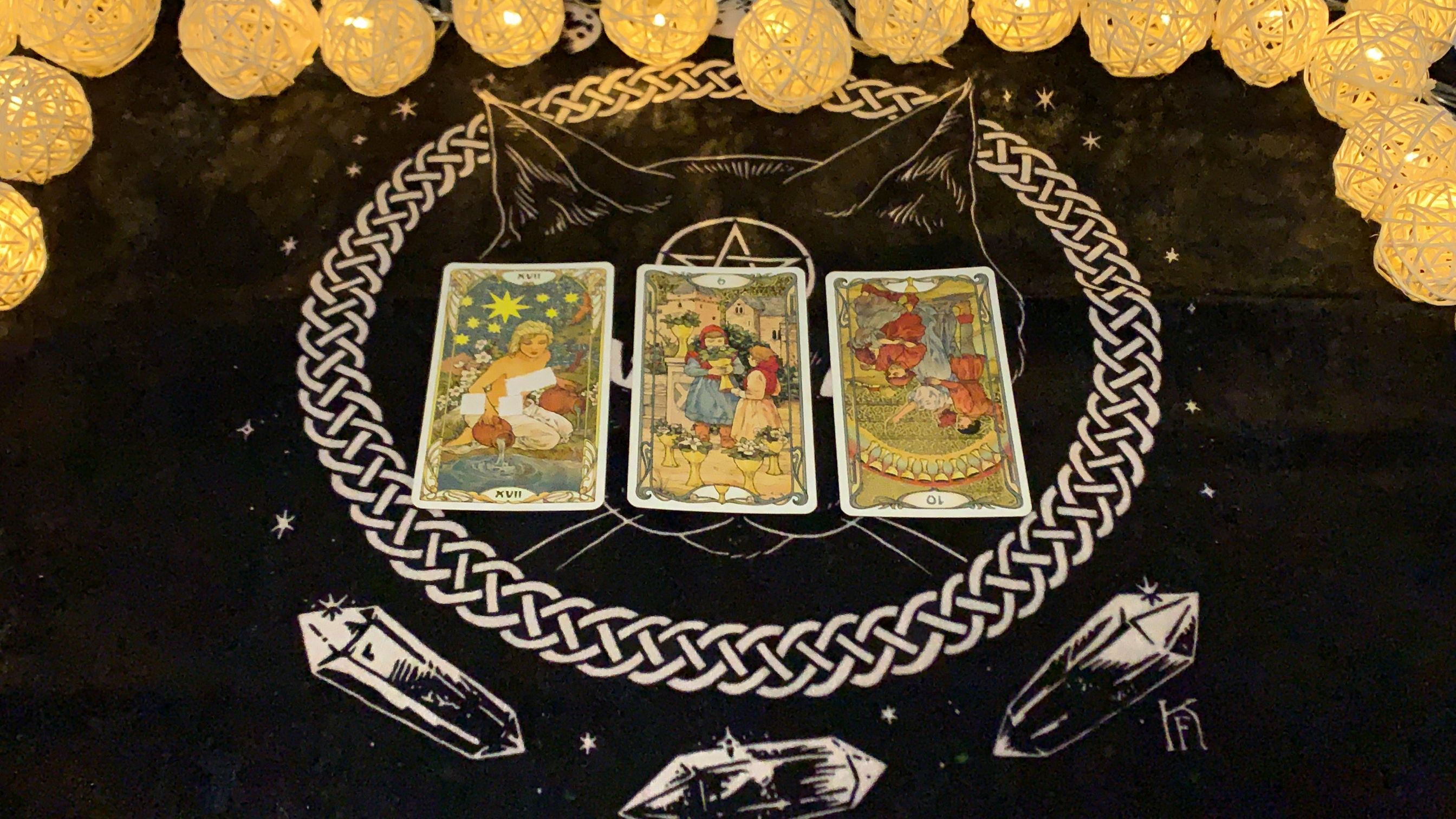 首先我们先抽一下处女座们在接下来5月份下半月的一个塔罗牌:那看老师