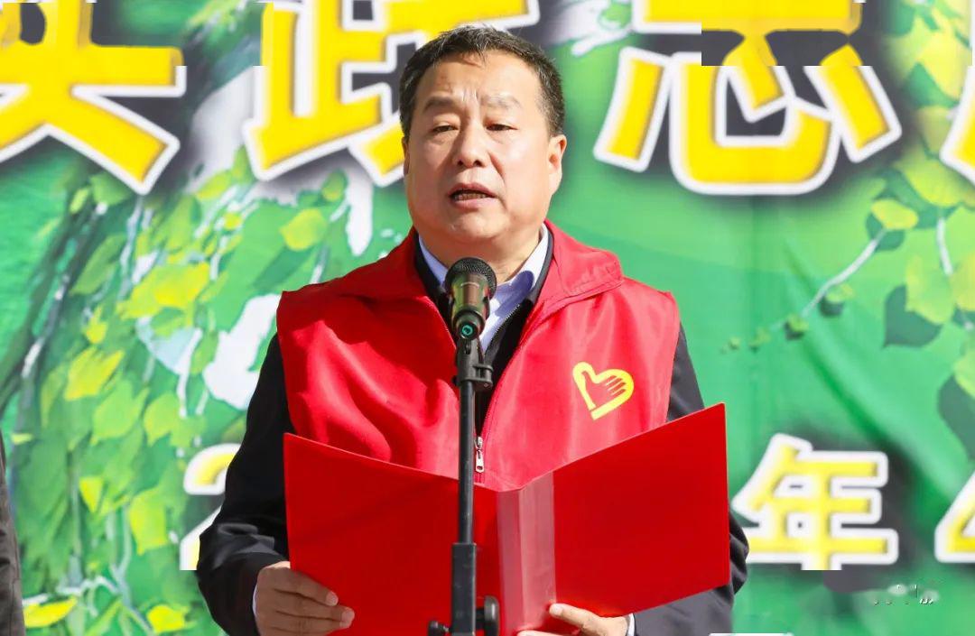 察右中旗开展主题为决胜脱贫攻坚共建绿色家园新时代文明实践志愿服务