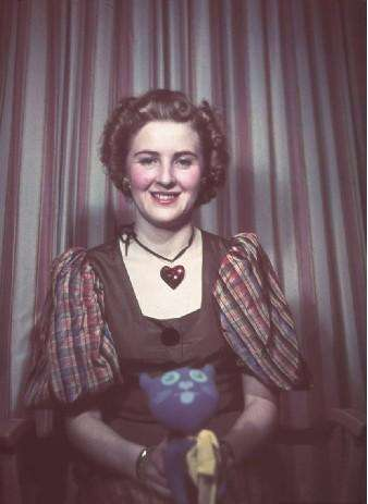 原创爱娃为希特勒两次自杀的纯真爱情婚礼后一起殉情而死