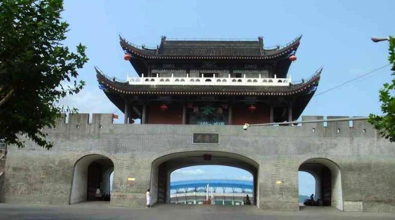 老"兴安门"其实在今天的兴安路北与金州路交汇处,属于清代安康城西拓