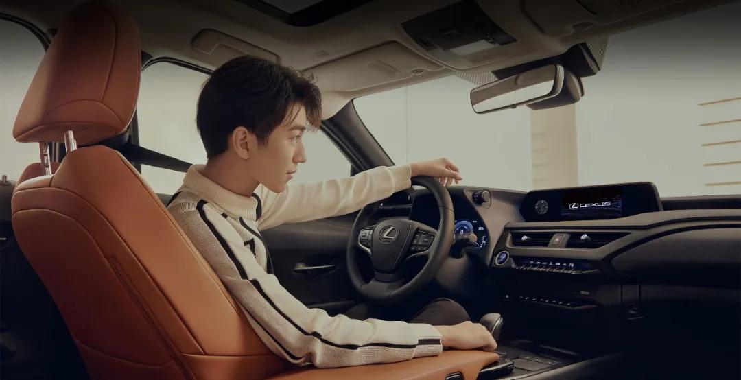 续航400公里,售价近40万,王俊凯代言的雷克萨斯ux300e给你带来了什么?