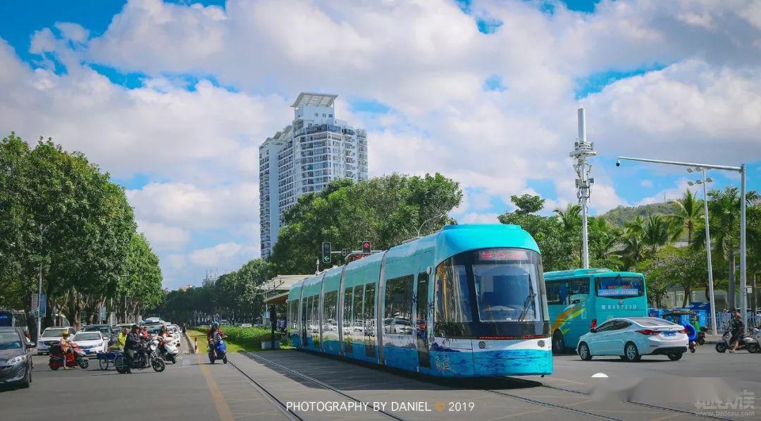 今日海南省三亚有轨电车开展空载试运行