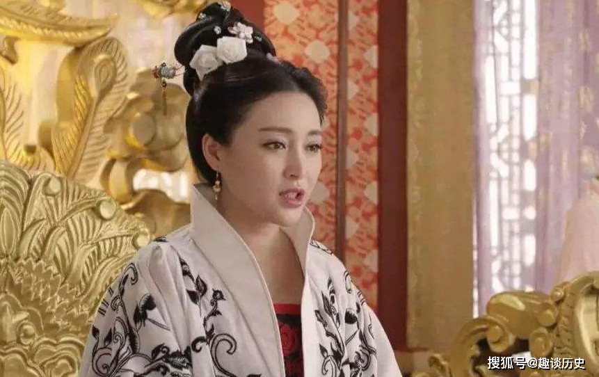 刘娥很小就嫁给了蜀地一个叫龚美的银匠.