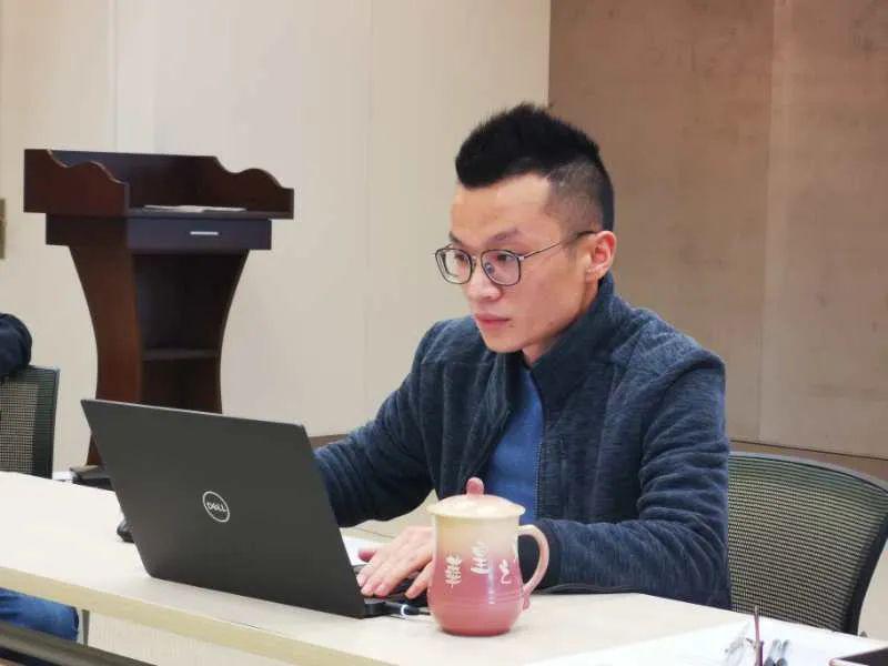 研讨会上中心副主任郑楚荣就如何充分利用《问卷星》,《问卷网》