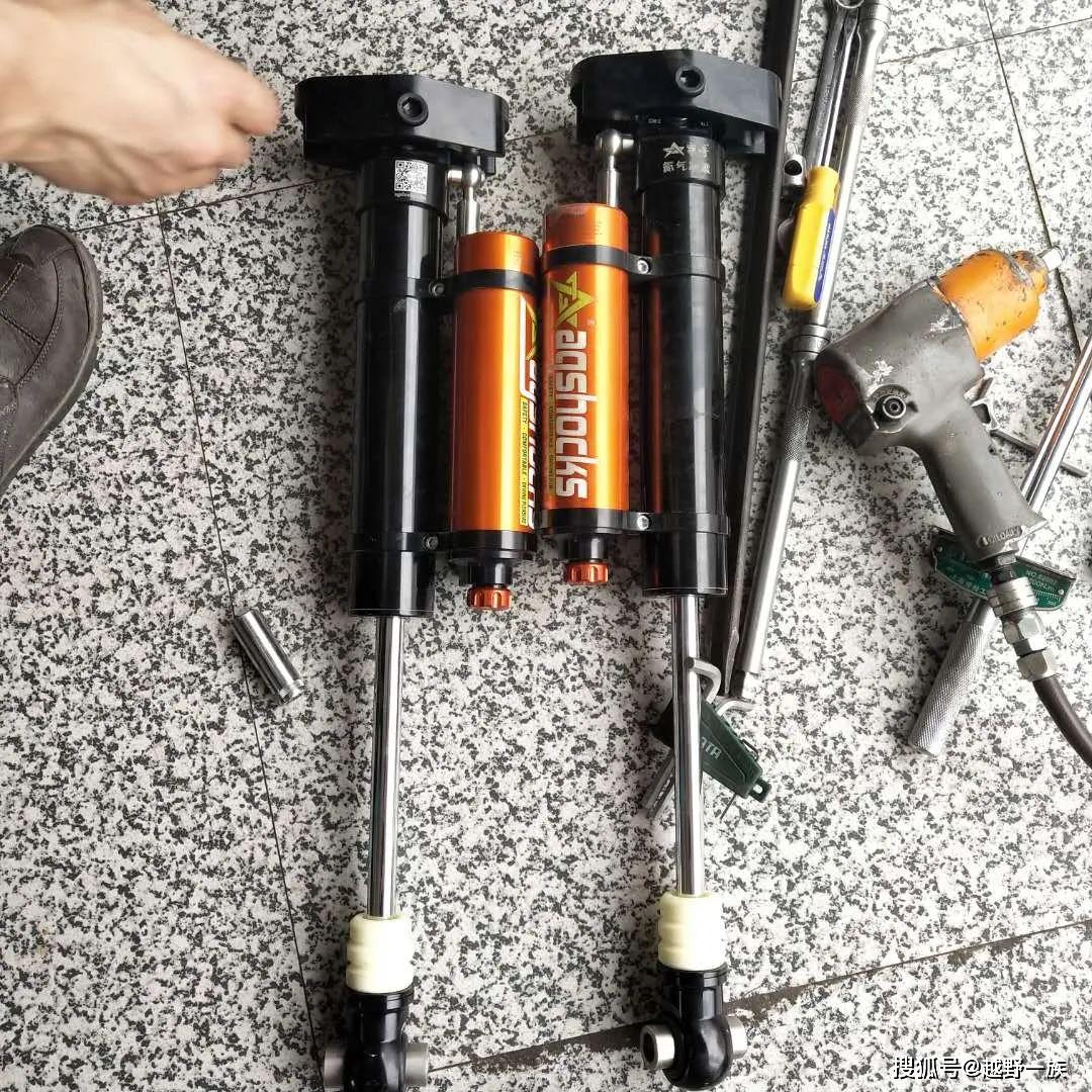 长城哈佛h8原车减震器升级氮气减震器 底盘升高套件作业图