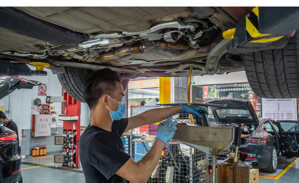 保时捷红色718cayman基础保养