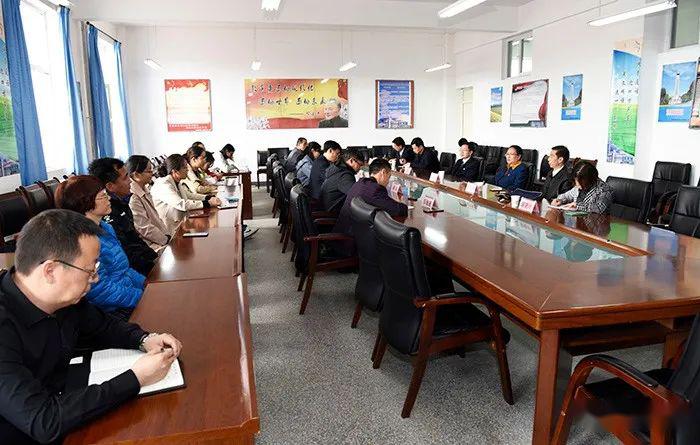 尼玛卓玛慰问海北一中教职工
