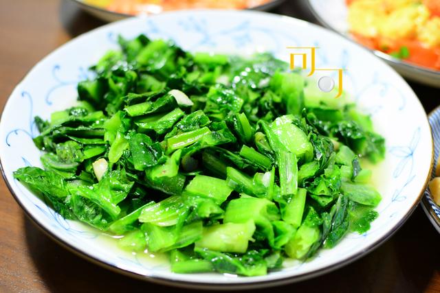 晚餐不能没有绿色蔬菜,今天的是蒜香油麦菜,这个菜最简单,就不用介绍