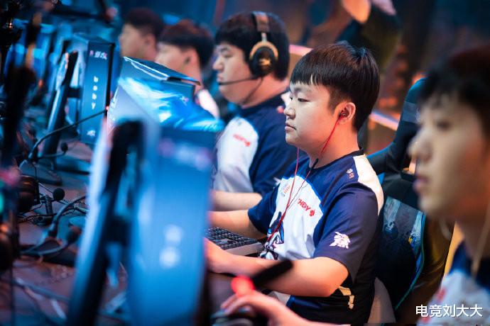 组成的队伍; 白鲨:有even的白鲨就极为强力,更何况还复出了一个xiubi