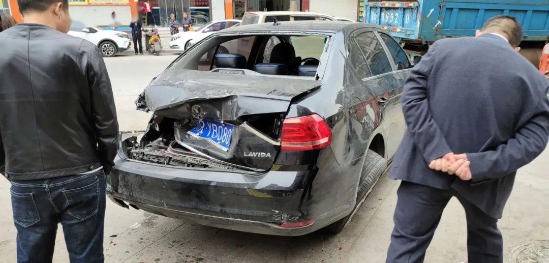 昨天南部黄家坝连环车祸事故真相曝光